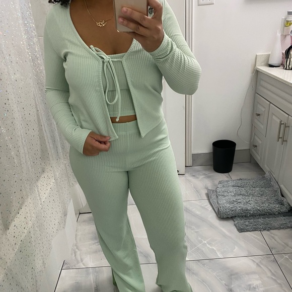 3 Piece Mint Green Set - Picture 2 of 5